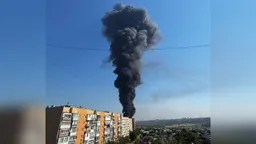 В Мариуполе вспыхнул склад с топливом после атаки дронов